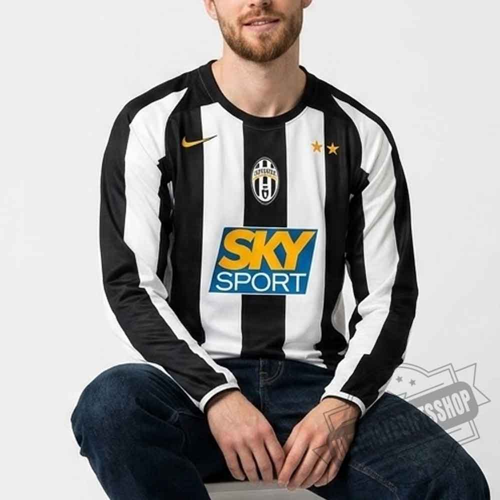 André 3000 Juventus Home Jersey Shirt 2004/05 at MTV Studios André 3000 Juventus Home Jersey Shirt 2004/05 at MTV Studios — image 4