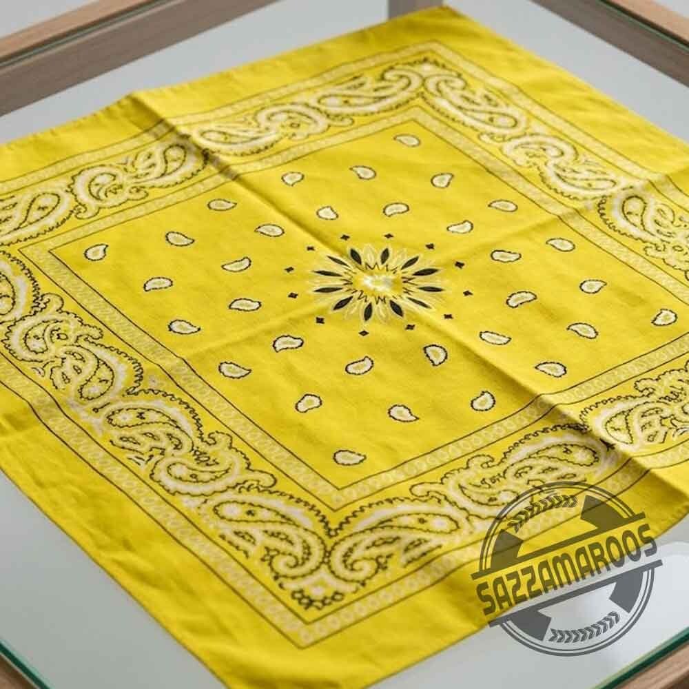V Taehyung Yellow Paisley Bandana Headwrap in Toronto 4 V Taehyung Yellow Paisley Bandana Headwrap in Toronto
