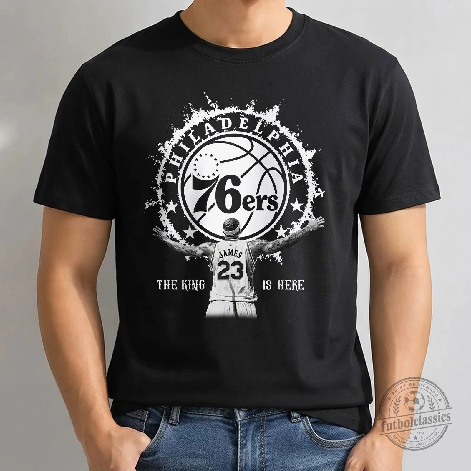 Philadelphia 76ers LeBron James The King Is Here Basketball Fan T-Shirt