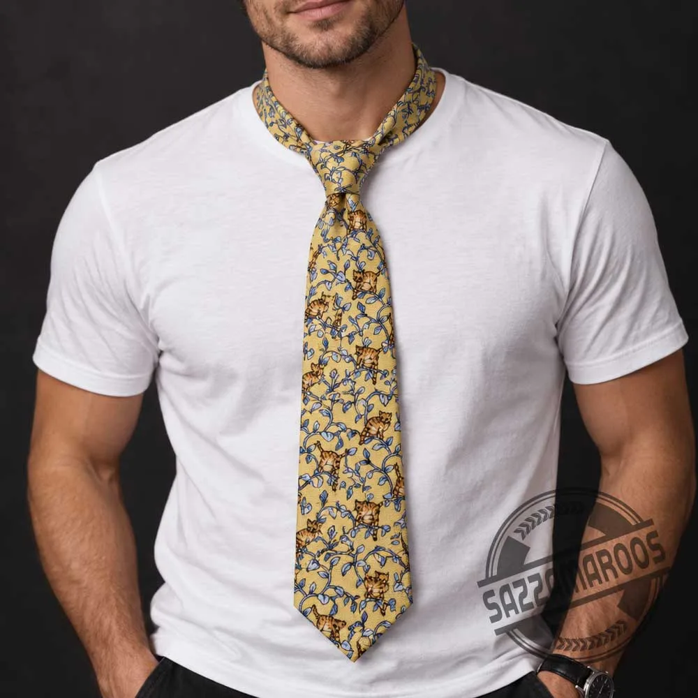 Vintage Cat & Vine Pattern Necktie (3) Vintage Cat & Vine Pattern Necktie – image 3 of 3