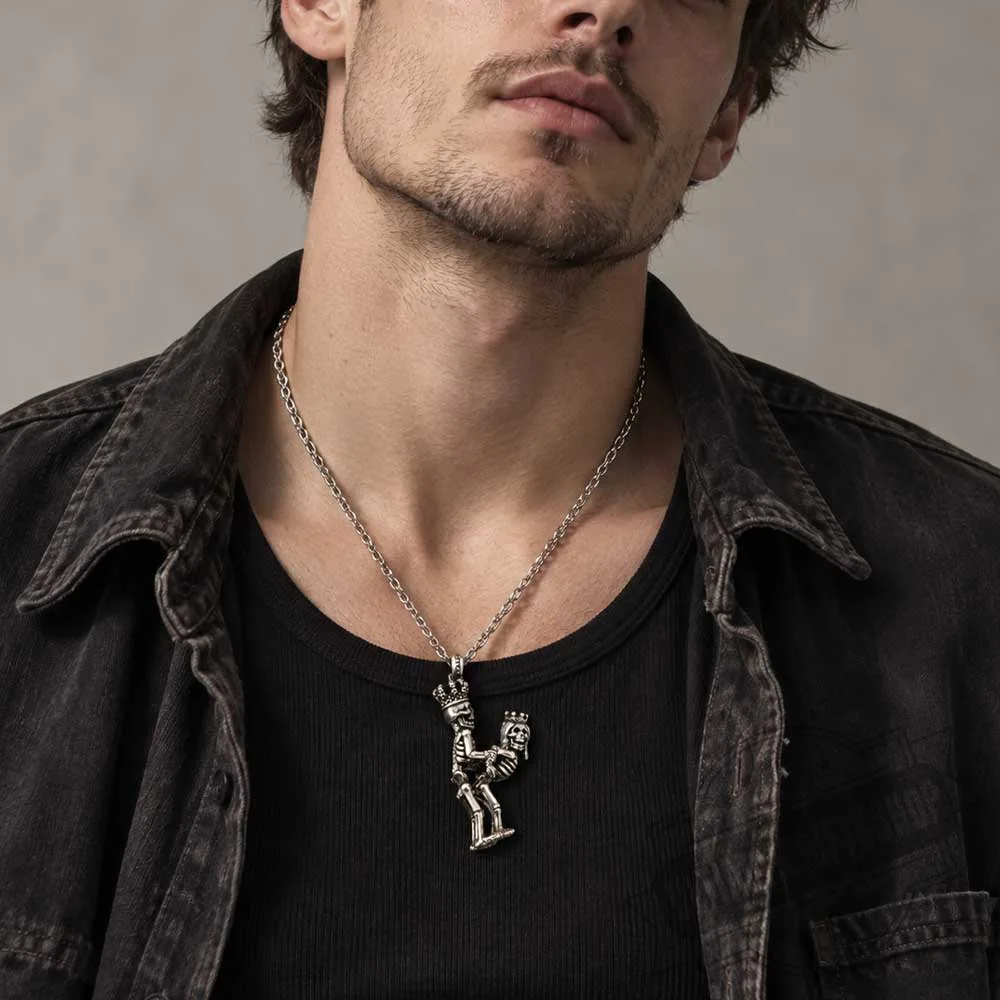 Justin Davis Bow Wow Skeleton Couple Crown Pendant Necklace (2) Justin Davis Bow Wow Skeleton Couple Crown Pendant Necklace – image 2 of 3
