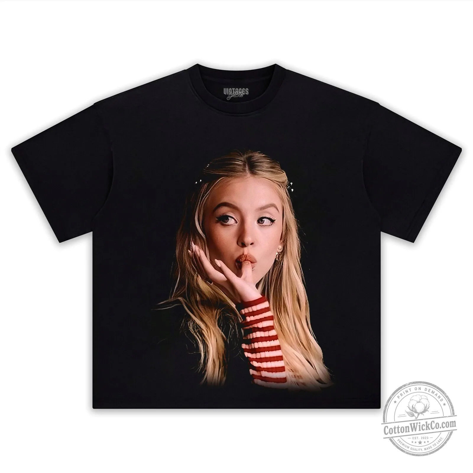 Sydney Sweeney Pucker Up Pose Black Adult T-Shirt
