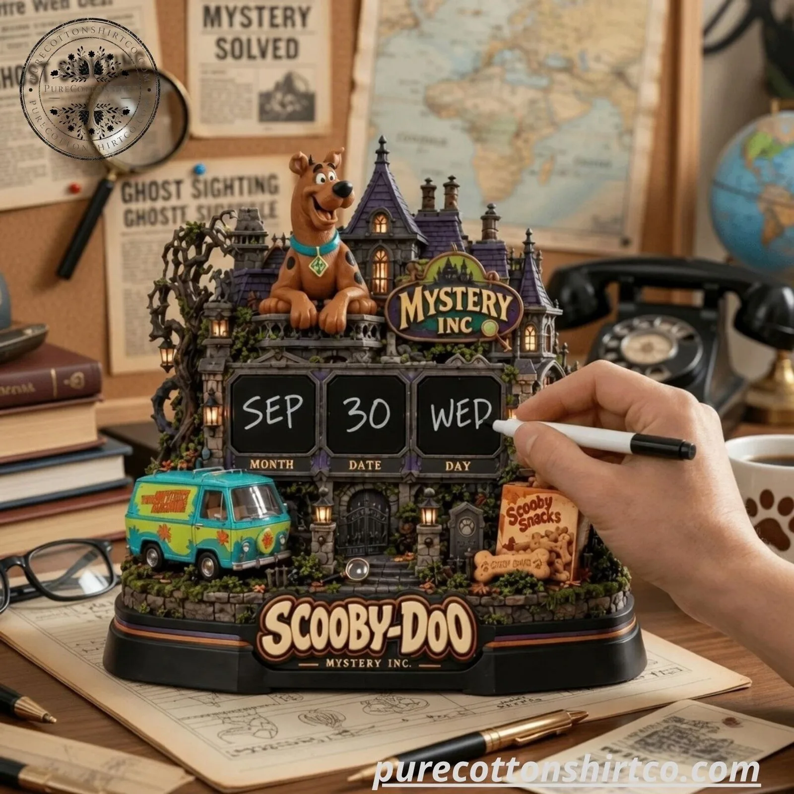 Scooby-Doo Desk Write-On Calendar With Pen - Collectible Diorama 4 Scooby-Doo Desk Write-On Calendar With Pen - Collectible Diorama