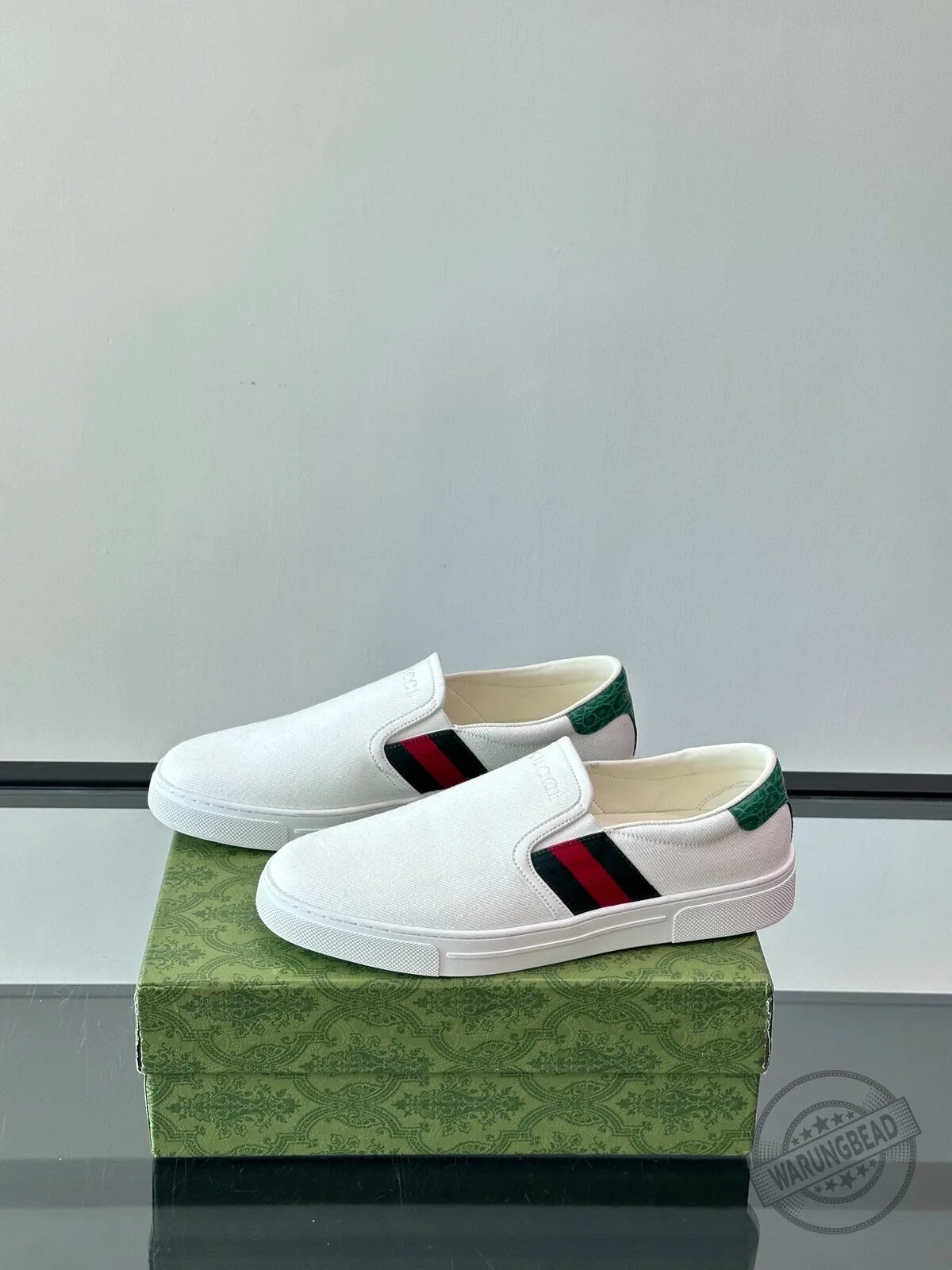 Gucci White Canvas Slip-On Shoes with Green and Red Web Stripe Detail 6 Gucci White Canvas Slip-On Shoes with Green and Red Web Stripe Detail