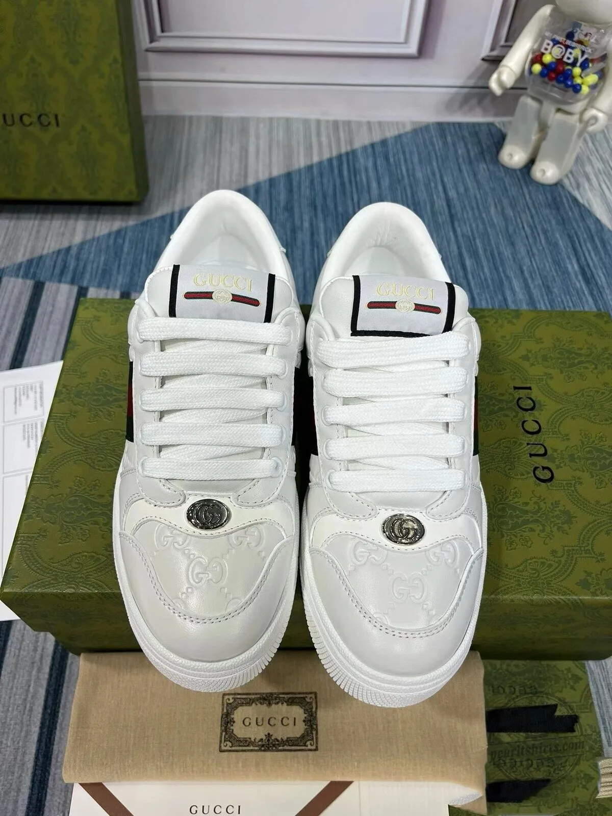 Low-Top White Leather Sneakers by Gucci Featuring Web Stripe Design 7 Low-Top White Leather Sneakers by Gucci Featuring Web Stripe Design