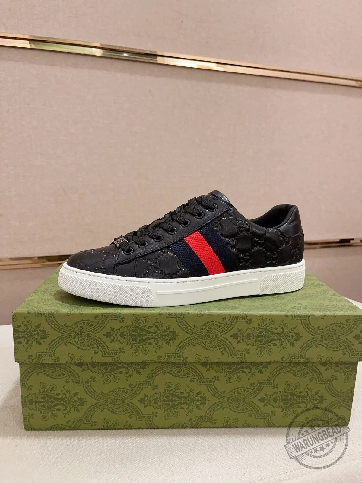 Gucci Black Leather Ace Embossed Interlocking G Stripe Low-Top Sneakers 7 Gucci Black Leather Ace Embossed Interlocking G Stripe Low-Top Sneakers
