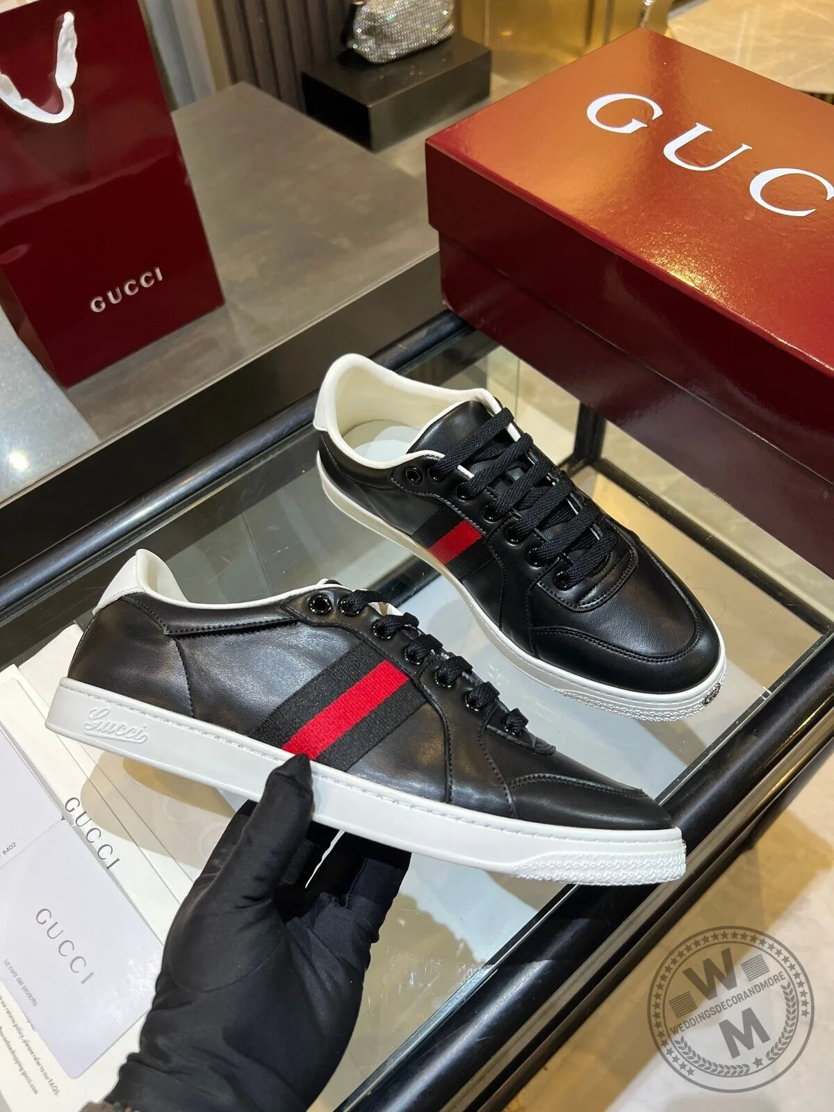 Gucci Black Leather Stripe Low-Top Sneakers