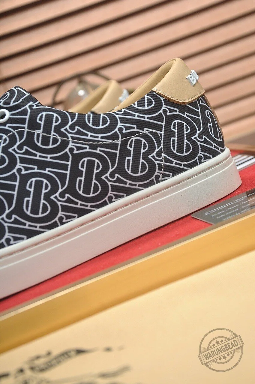 Burberry Monogram Black and White Patterned Canvas Lace-Up Shoes 8 Burberry Monogram Black and White Patterned Canvas Lace-Up Shoes