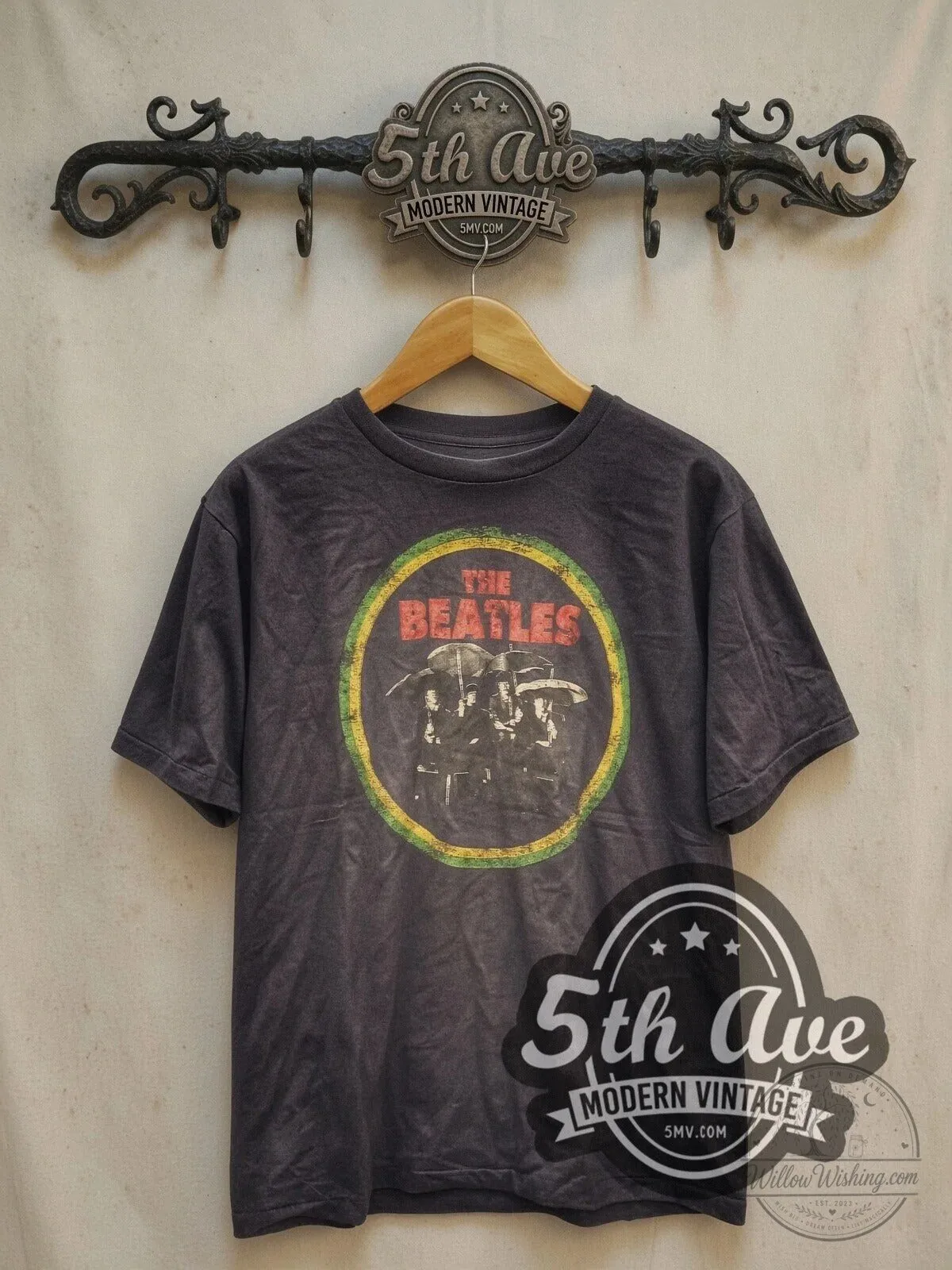 The Beatles Circle Logo Band Photo Vintage Style Music Fan T-Shirt 6 The Beatles Circle Logo Band Photo Vintage Style Music Fan T-Shirt