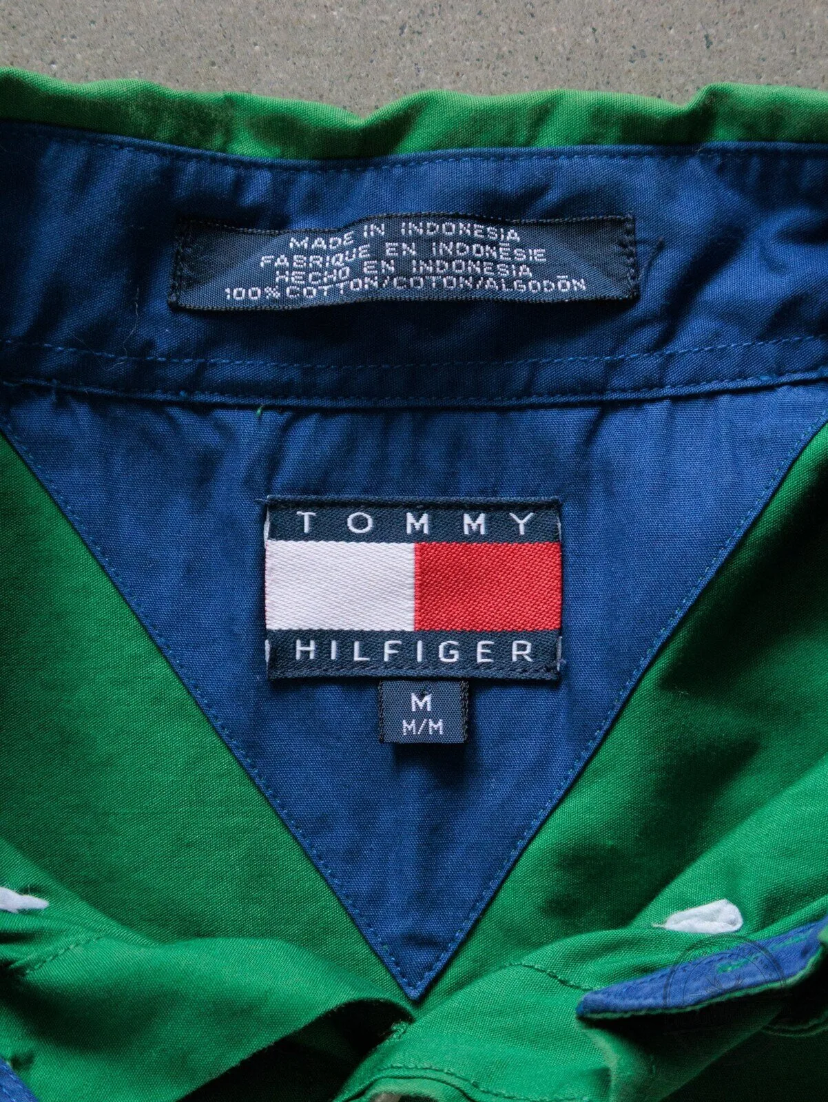 Vintage 2000s Tommy Hilfiger Green Short Sleeve Button-Down Shirt for Men 5 Vintage 2000s Tommy Hilfiger Green Short Sleeve Button-Down Shirt for Men